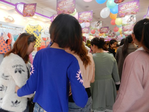 茜卡丹内衣店铺形象