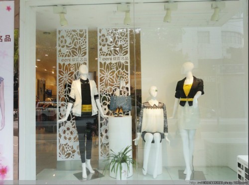 依霓女装店铺形象