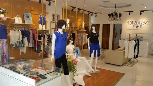 华丹尼女装店铺展示