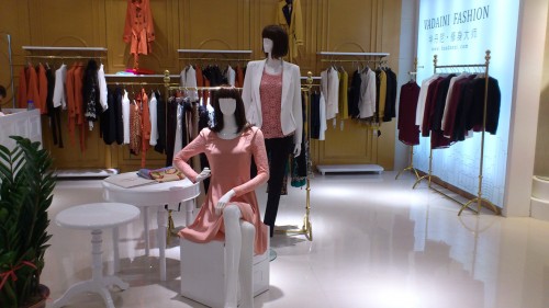 华丹尼女装店铺展示
