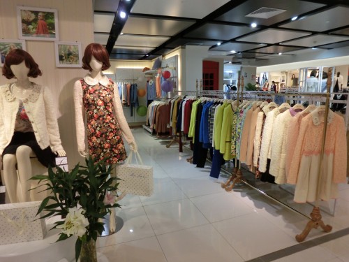 慕拉女装店铺展示