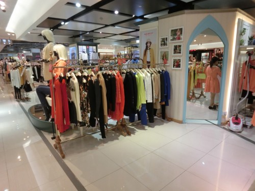 慕拉女装店铺展示