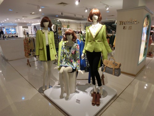 慕拉女装店铺展示