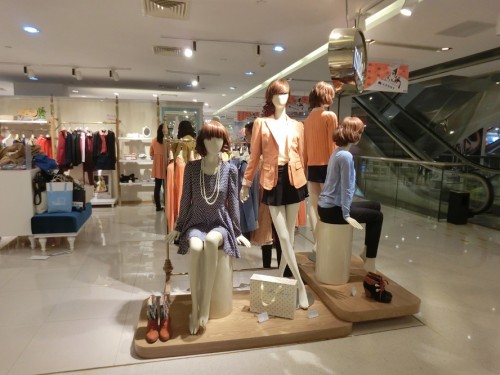 慕拉女装店铺形象