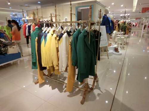 慕拉女装店铺形象