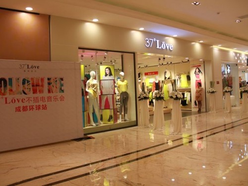 37度生活美学女装店铺展示