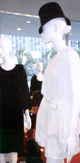 睫女装店铺展示