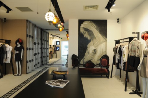 睫女装店铺展示