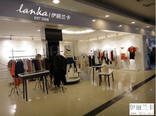 怀念的房子女装店铺形象