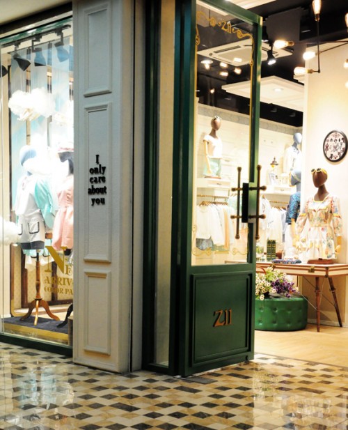 Z11女装店铺展示
