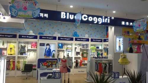 蓝色大象童装店铺展示