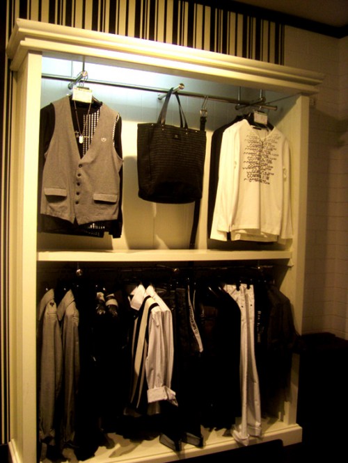 迪卡哲男装店铺展示