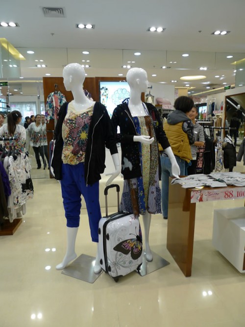 SCOLAR女装店铺展示