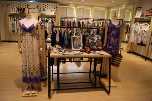 SCOLAR女装店铺形象