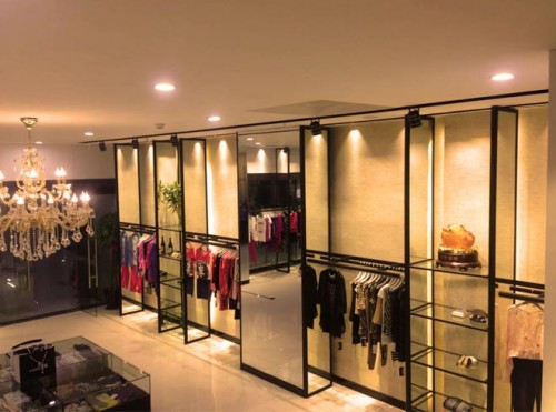 允硕女装店铺展示