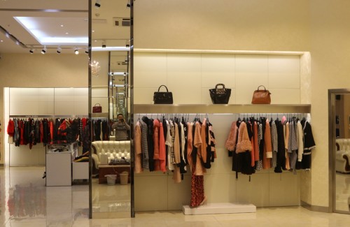 韩真女装店铺展示