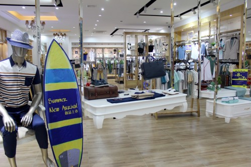 新升流派男装店铺展示