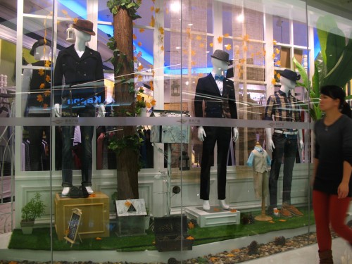 新升流派男装店铺展示