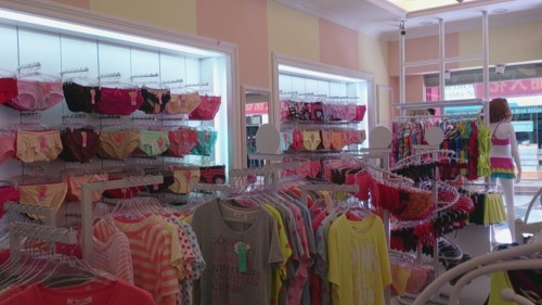 丽人花内衣店铺展示