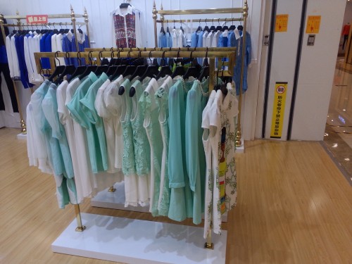 蔓露卡女装店铺形象