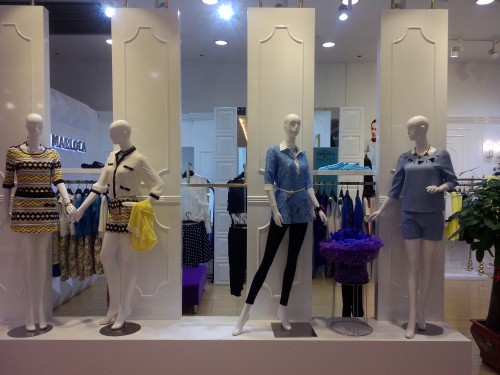 蔓露卡女装店铺形象