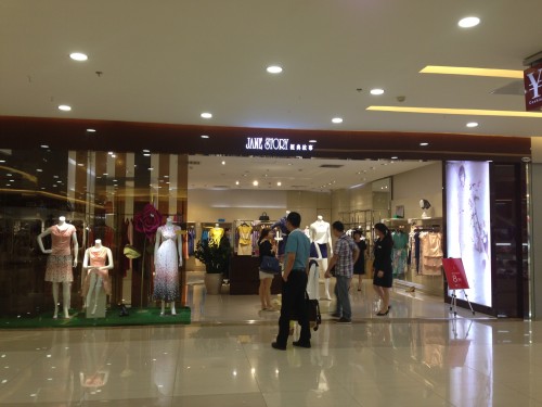 经典故事女装店铺展示