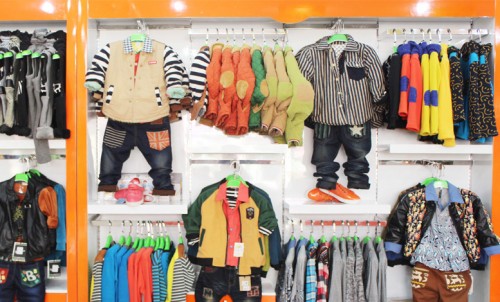 逗龙王子童装店铺展示