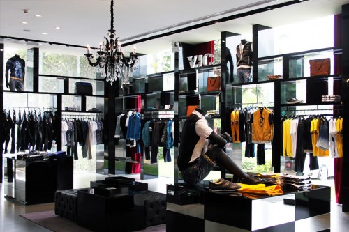 威杰思男装店铺展示