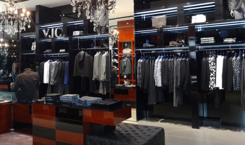 威杰思男装店铺展示