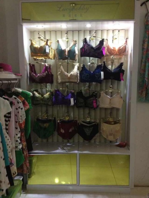 露茜波比内衣店铺展示