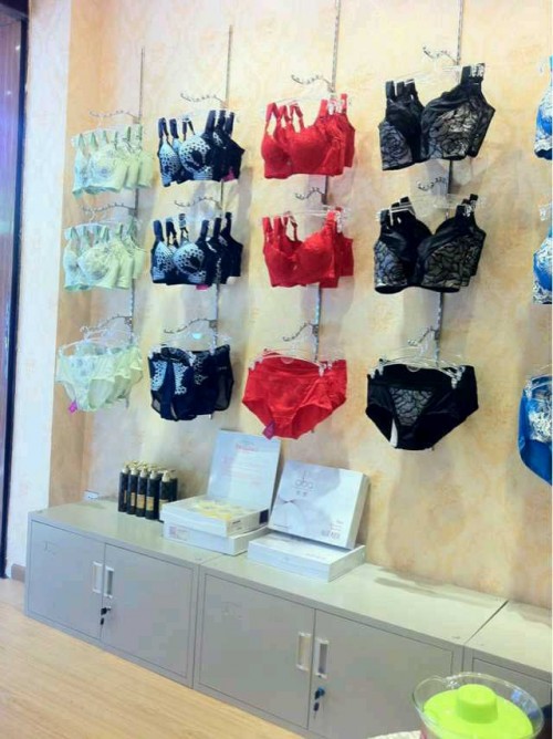 露茜波比内衣店铺展示