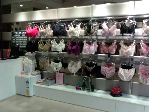 露茜波比内衣店铺展示