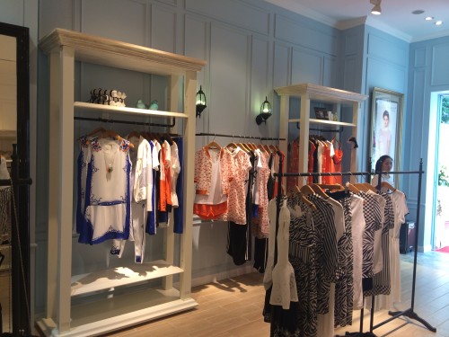 聚美天地女装店铺展示