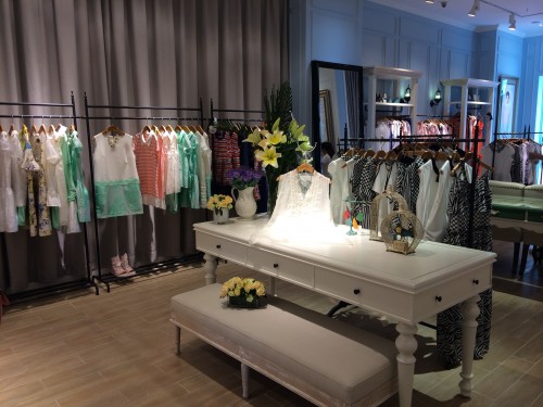 聚美天地女装店铺展示