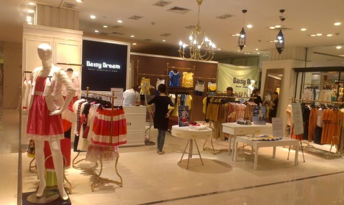 岱熹女装店铺展示