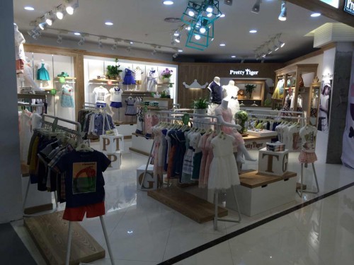 小虎·帕蒂童装店铺展示