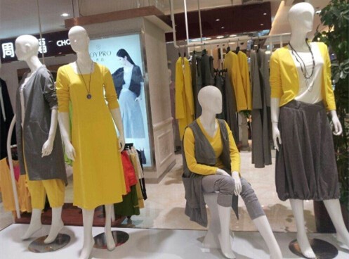 乔品女装店铺展示