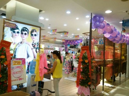 伊韵儿女装店铺形象