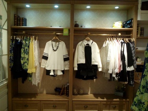 艾上乐品女装店铺形象