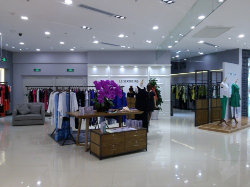 奕色女装店铺展示