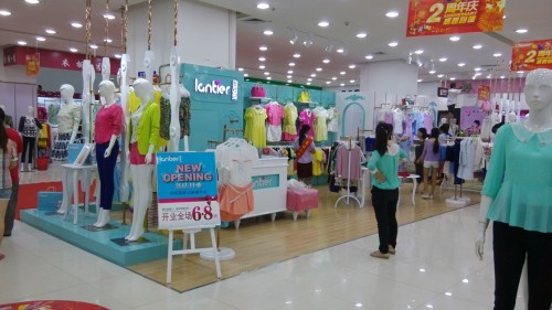 蓝缇儿女装店铺形象