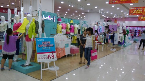 蓝缇儿女装店铺形象