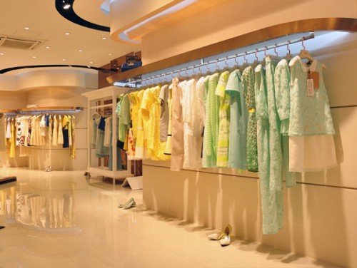 特卖壹佰女装店铺展示