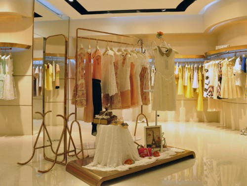 特卖壹佰女装店铺展示