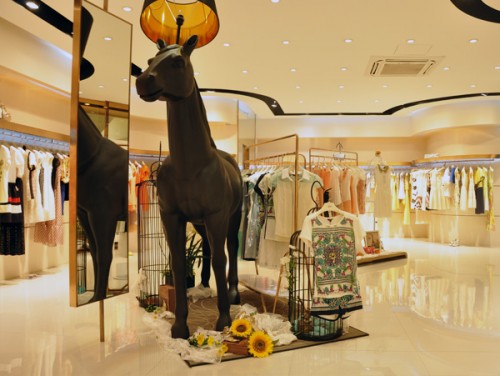 特卖壹佰女装店铺形象