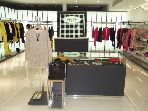 诗佳欣帛女装店铺展示