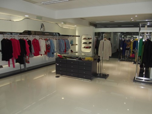 诗佳欣帛女装店铺展示