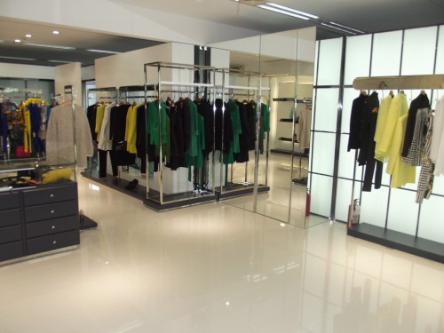 诗佳欣帛女装店铺展示