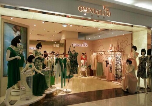 欧柏兰奴女装店铺展示