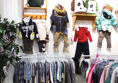 凡希宝宝童装店铺展示